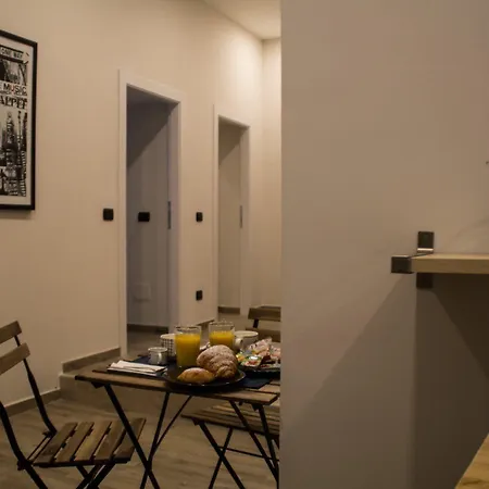 Interno 10 Cavour 3* Nápoles