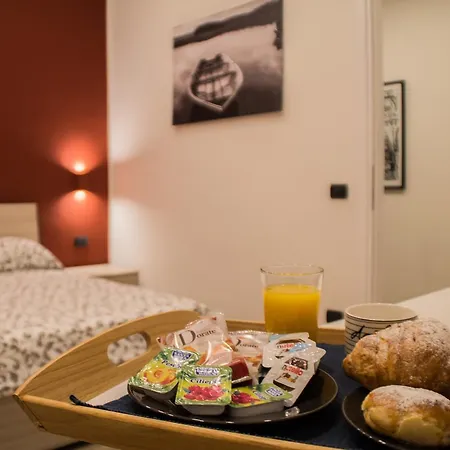 Interno 10 Cavour 3* Неаполь