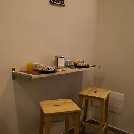 Interno 10 Cavour Neapel